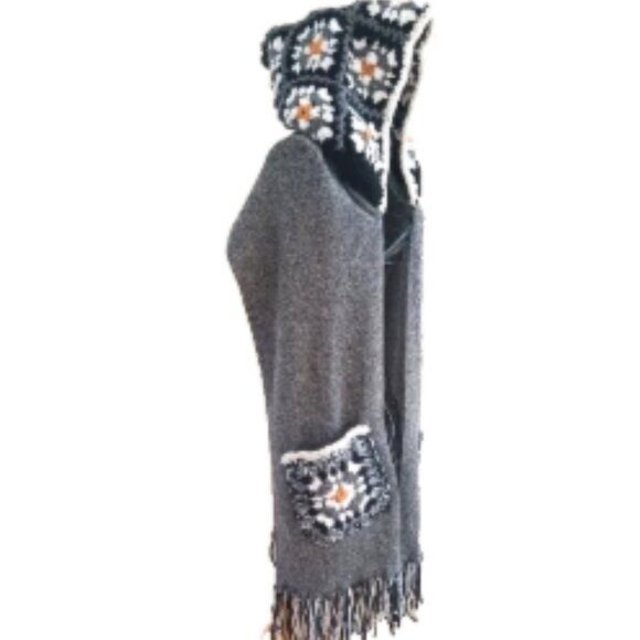 NEW Hand-Knitted Chunky Granny Squares Hood Scarf Wrap Pockets Fringe Gray Black - Picture 3 of 17